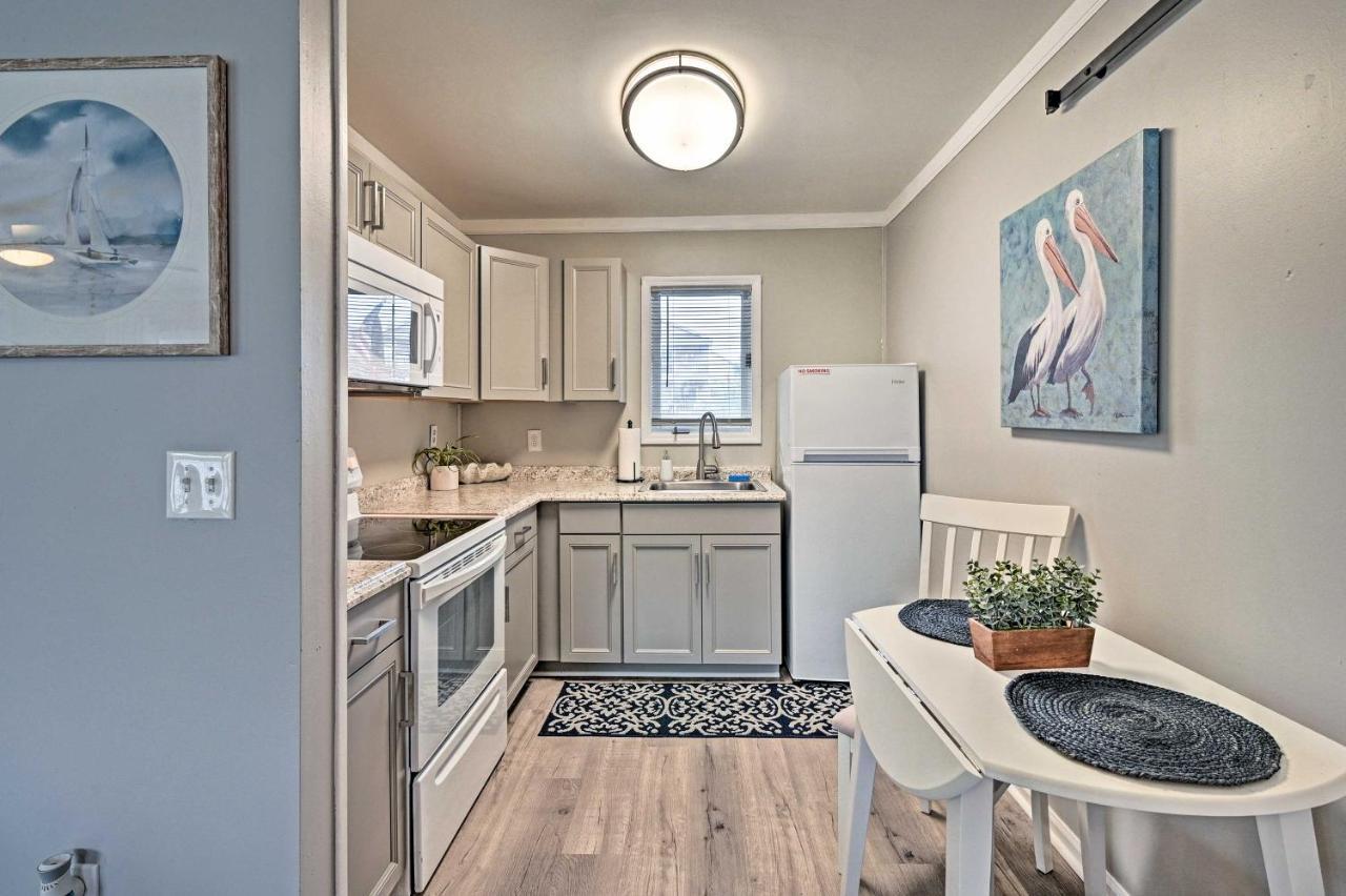 Surfside Beach Couples Retreat With Balcony! Myrtle Beach Bagian luar foto